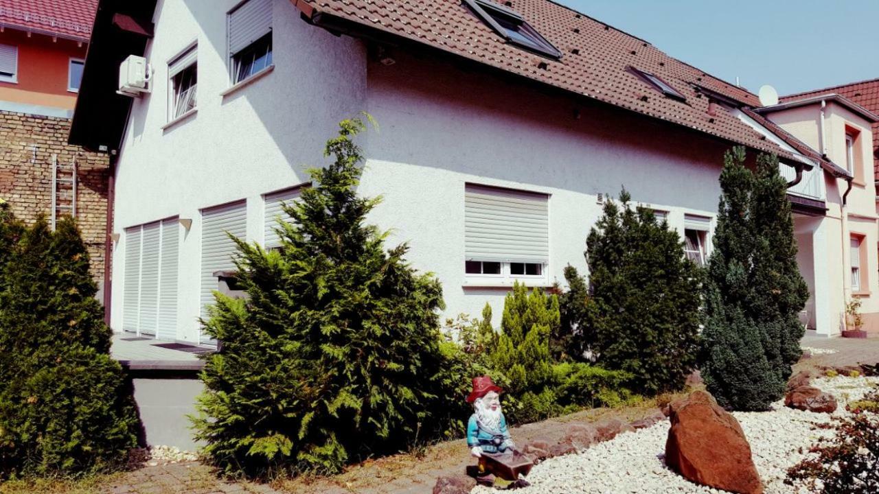 White House 'Privatzimmer' Mannheim Bagian luar foto