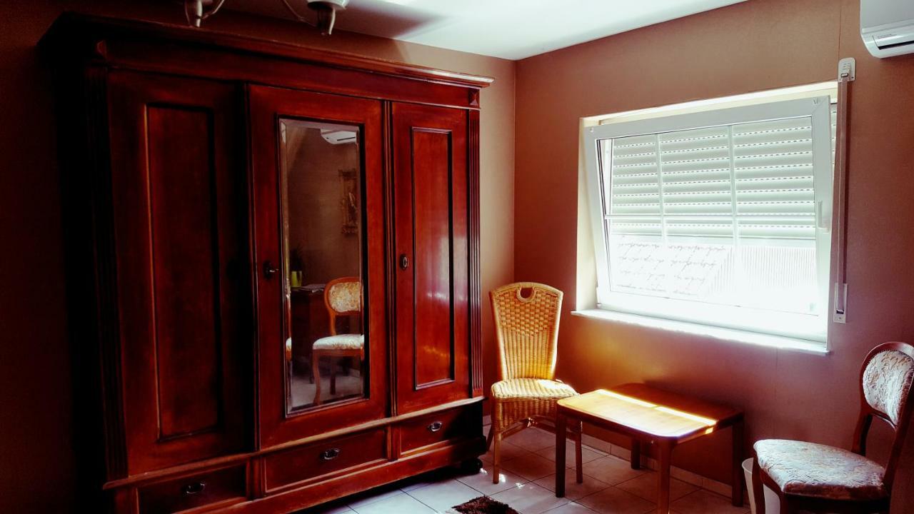White House 'Privatzimmer' Mannheim Bagian luar foto